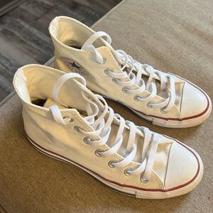 White Converse Chuck Taylor All Star high top (M-5 and W-7)